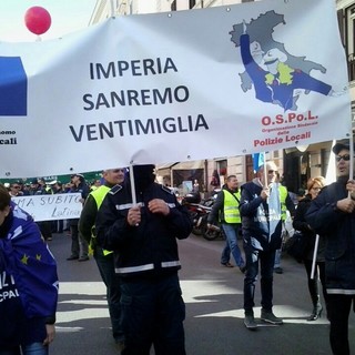 Sciopero nazionale della Polizia locale: a Roma presente anche la Liguria Sciopero nazionale della Polizia locale: a Roma presente anche la Liguria