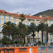 Spotorno si prepara a conoscere il nuovo Pud: si annuncia il "tutto esaurito" in sala, stop al traffico intorno al Palace