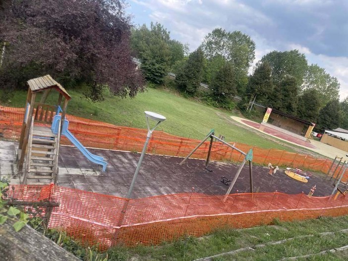 Piana Crixia, parco giochi chiuso per sicurezza: botta e risposta tra opposizione e sindaco Piana Crixia, parco giochi chiuso per sicurezza: botta e risposta tra opposizione e sindaco