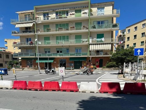 I lavori di modifica della segnaletica in Piazza San Francesco lo scorso luglio