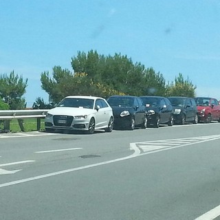 Automobilisti indisciplinati in Riviera: raffica di multe e vetture rimosse
