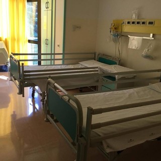 Caso di meningite da meningococco al San Martino, donna di 79 anni ricoverata in rianimazione