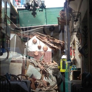 La pizzeria “Da Tonino” ad Alassio è tornata a vivere dopo il crollo nel quale la titolare aveva rischiato la vita