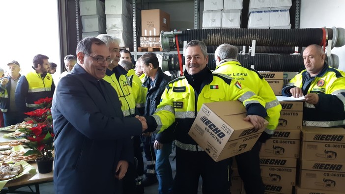Villanova d'Albenga, il Coordinamento provinciale AIB dona materiale alle associazioni