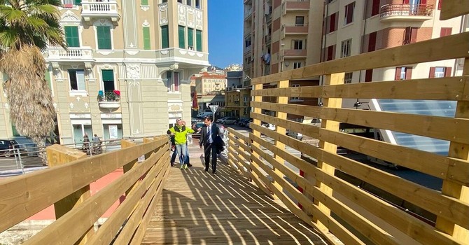Savona, mancano le luci, l'apertura della passerella Levi Montalcini slitta a metà aprile