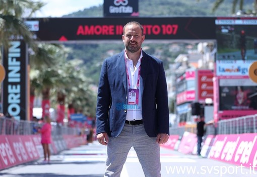 Andora in festa per il Giro d'Italia, Rossi: "Giornata memorabile, entriamo nella storia del ciclismo" (VIDEO) Andora in festa per il Giro d'Italia, Rossi: "Giornata memorabile, entriamo nella storia del ciclismo" (VIDEO)