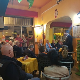 Uno degli incontri organizzati da Mario Carrara con i cittadini sul tema "Ponente Acque"