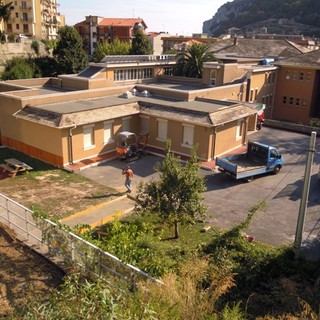 Immagini dei lavori alla palestra di via Brunenghi a Finale Ligure