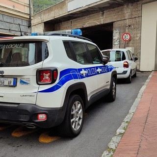 Controlli della Polizia Locale a Finale Ligure: fermati due writers minorenni, segnalate due persone sorprese a consumare sostanze stupefacenti Controlli della Polizia Locale a Finale Ligure: fermati due writers minorenni, segnalate due persone sorprese a consumare sostanze stupefacenti