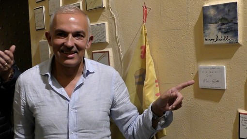 Albenga, la piastrella dei Fieui di Caruggi dedicata a mister Buttu: "Il futuro appartiene a chi crede nei sogni" (VIDEO) Albenga, la piastrella dei Fieui di Caruggi dedicata a mister Buttu: "Il futuro appartiene a chi crede nei sogni" (VIDEO)