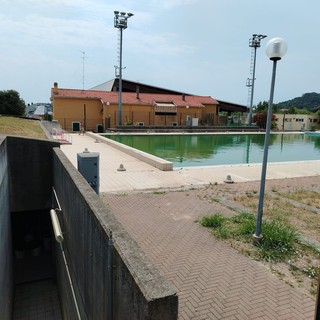 Albisola, riaprirà il 19 luglio la piscina di Luceto ma non mancano le polemiche degli albisolesi