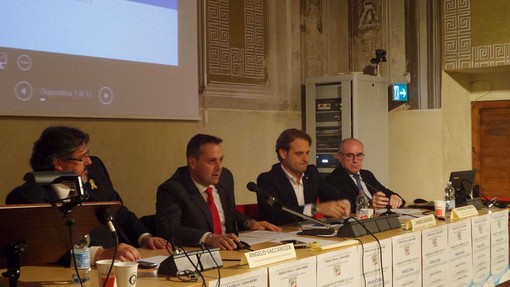 Albenga: Marco Scajola illustra il Piano casa "sviluppo e occupazione, non c'è eccessiva cementificazione" Albenga: Marco Scajola illustra il Piano casa "sviluppo e occupazione, non c'è eccessiva cementificazione"