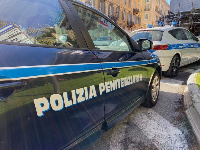 Pietra, poliziotto penitenziario libero dal servizio arresta ricercato