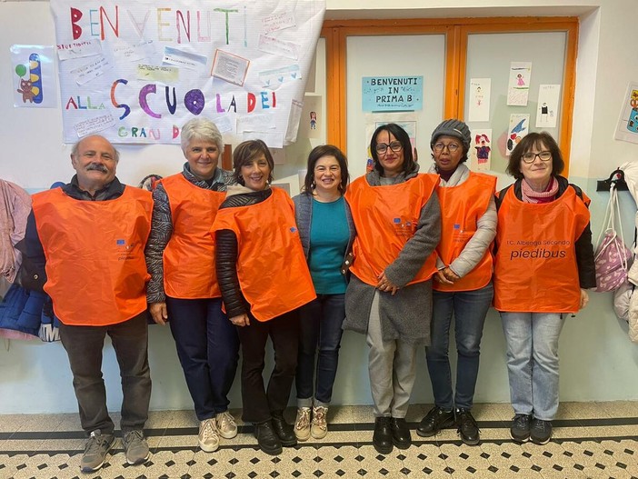Albenga, bambini e volontari insieme: riparte il Piedibus alla scuola &quot;Paccini&quot;