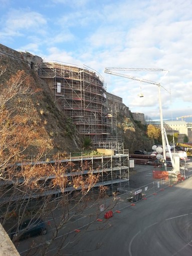 Savona, al via i lavori di restauro per il muro della cattedrale del Priamar