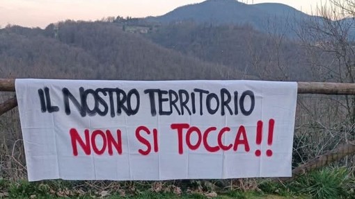 Altare, il Comitato Bric Surite e il Comune continuano la sensibilizzazione. E fa sperare la proroga al progetto Piccapietre Altare, il Comitato Bric Surite e il Comune continuano la sensibilizzazione. E fa sperare la proroga al progetto Piccapietre