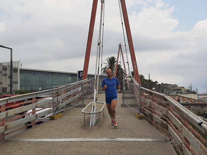 Sopralluogo sul ponte Ruffino a Savona: posizionate le protezioni sulle ringhiere, passerella riaperta (FOTO) Sopralluogo sul ponte Ruffino a Savona: posizionate le protezioni sulle ringhiere, passerella riaperta (FOTO)