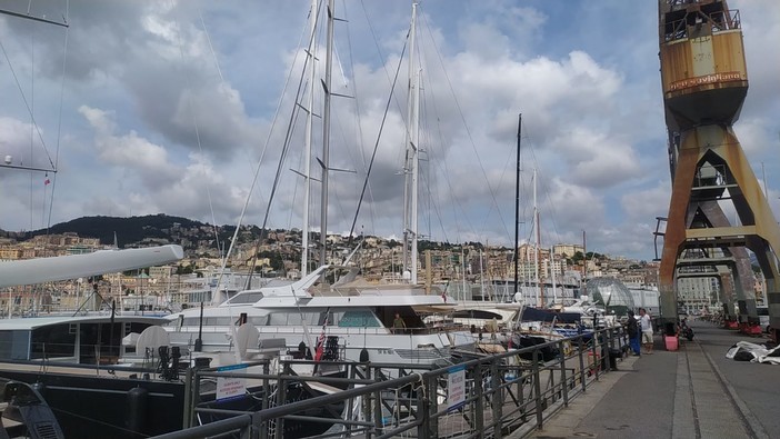 Lo Spritz è "troppo caro" e in un locale del Porto Antico arriva la Finanza