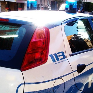 600 kg di rifiuti abbandonati sulla strada del Santuario di Savona: azienda multata dalla Polizia
