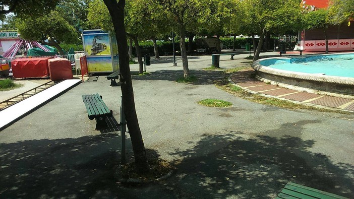 Savona, no ad un'ordinanza di chiusura delle spiagge e del Prolungamento. Caprioglio: "Il numero dei positivi in città sta calando" Savona, no ad un'ordinanza di chiusura delle spiagge e del Prolungamento. Caprioglio: "Il numero dei positivi in città sta calando"