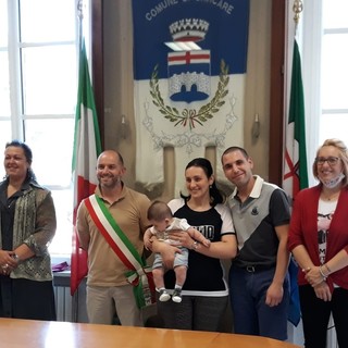 Festa per il piccolo Lorenzo, il primo nato del 2020 a Carcare (FOTO)
