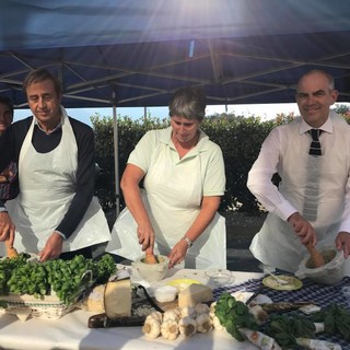 Albenga, il sindaco Cangiano: "Invitiamo la direttrice del 'Guardian' per assaggiare il vero pesto" Albenga, il sindaco Cangiano: "Invitiamo la direttrice del 'Guardian' per assaggiare il vero pesto"