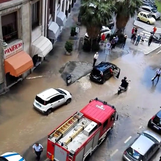 Savona: si allagano via Brignoni e piazza Saffi (FOTO e VIDEO)