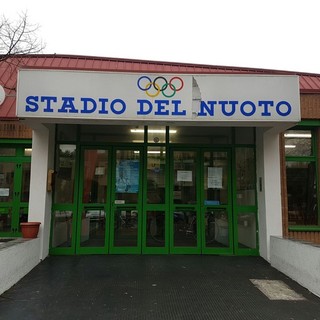 Albenga, sorpreso a scassinare un distributore di bevande nella piscina comunale: in manette un 46enne pregiudicato