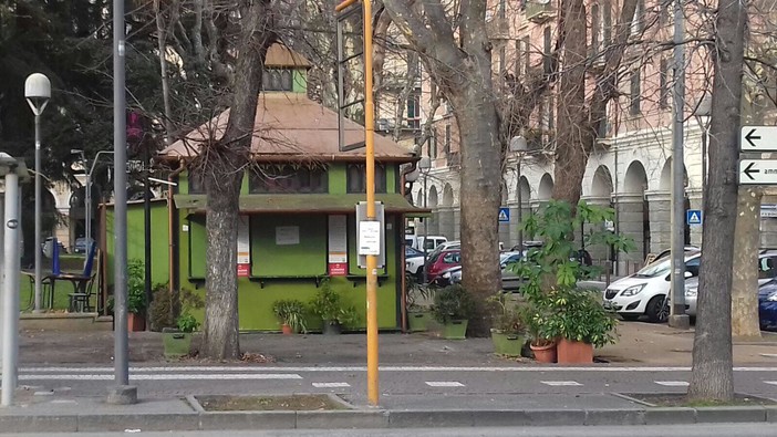 Savona, rimossi gazebo abusivi in piazza del Popolo