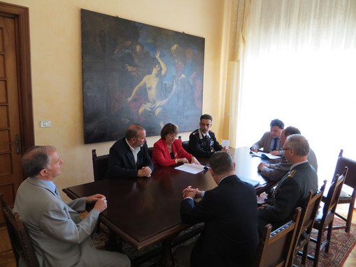 Prefettura e Unione Industriali sottoscrivono il Protocollo di legalità Prefettura e Unione Industriali sottoscrivono il Protocollo di legalità