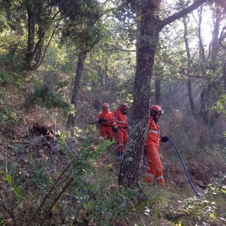 Due squadre della Protezione Civile in partenza per dare supporto all'incendio di Dolcedo