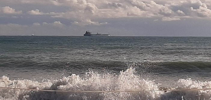 Piattaforma Maersk, in arrivo la nave portacontainer Artemis (FOTO) Piattaforma Maersk, in arrivo la nave portacontainer Artemis (FOTO)