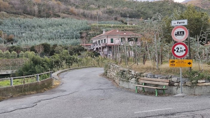 Tovo, giovedì 17 giugno chiuso al traffico il ponte di accesso a via Ferro da via G.B. Accame Tovo, giovedì 17 giugno chiuso al traffico il ponte di accesso a via Ferro da via G.B. Accame