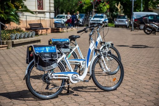 Alassio, si sente male sul molo Bestoso: turista salvata dalla polizia locale