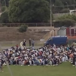 Savona, la comunità musulmana riunita in preghiera al Bacigalupo per celebrare la “Festa del Sacrificio”