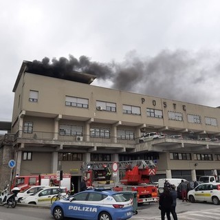 Savona, rogo nell'archivio delle poste in piazza Aldo Moro: si attende la perizia dei vigili del fuoco (FOTO E VIDEO) Savona, rogo nell'archivio delle poste in piazza Aldo Moro: si attende la perizia dei vigili del fuoco (FOTO E VIDEO)