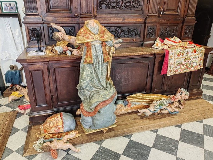 Pietra Ligure, la festa del Miracolo si chiude con un incidente: danneggiata la statua di San Nicolò