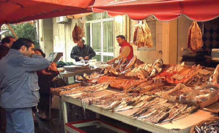 Liguria: pesce sulle bancarelle, regione al primo posto Liguria: pesce sulle bancarelle, regione al primo posto