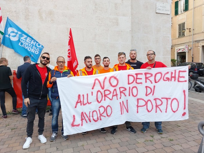 Orario allungato e riduzione del riposo tra i turni: il contratto integrativo Reefer Terminal divide i sindacati