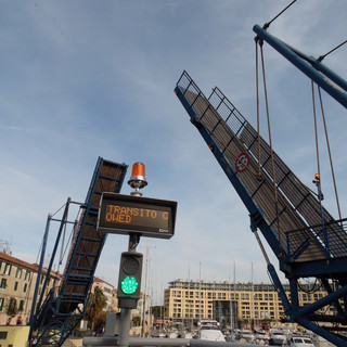 Savona, addio al vecchio ponte levatoio il 9 giugno: darsena chiusa al transito per la demolizione Savona, addio al vecchio ponte levatoio il 9 giugno: darsena chiusa al transito per la demolizione
