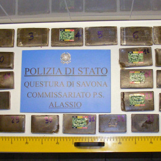Albenga 3 chili di droga divisi in 34 panetti uno straniero arrestato