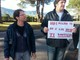 Renzi al taglio del nastro della nuova Piaggio e scatta la protesta di lavoratori e sindacati:"Basta cemento, vogliamo posti di lavoro" Renzi al taglio del nastro della nuova Piaggio e scatta la protesta di lavoratori e sindacati:"Basta cemento, vogliamo posti di lavoro"