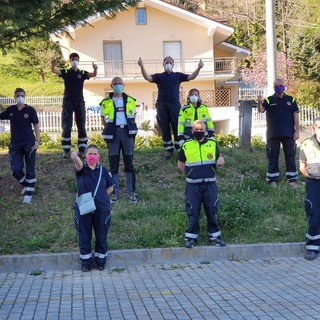 Plodio, la Protezione civile consegna le mascherine della Regione. Ai bambini under 12 un uovo di Pasqua