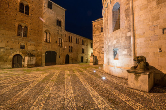 Doppio appuntamento per la fine della mostra “Nell'acqua ti ritrovi e ti rinnovi” di Alessandro Puccia Doppio appuntamento per la fine della mostra “Nell'acqua ti ritrovi e ti rinnovi” di Alessandro Puccia