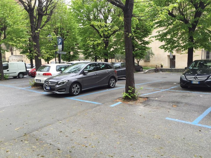 Nuovo piano parcheggi di Finale, lunedì incontro a Borgo: il sindaco Frascherelli rischia la sfiducia Nuovo piano parcheggi di Finale, lunedì incontro a Borgo: il sindaco Frascherelli rischia la sfiducia