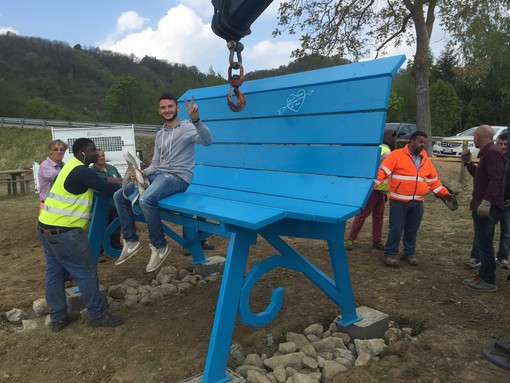 Roccavignale: domani l'inaugurazione della prima panchina gigante della Liguria Roccavignale: domani l'inaugurazione della prima panchina gigante della Liguria