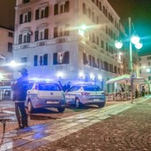 Lite in Darsena a Savona, colpito alla testa viene portato in ospedale