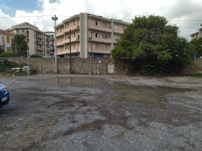 Parcheggio di villa Pizzardi a Savona, Delucis (Bagni Umberto) scrive al sindaco Russo: "Lieti di incontrarla per discutere di soluzioni concrete al problema"