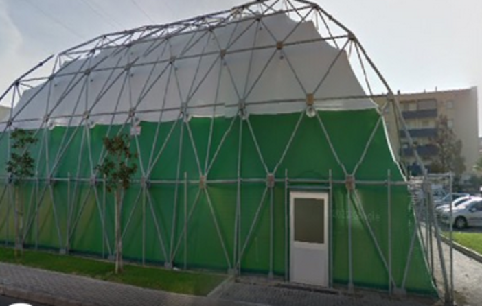 Parquet in pessime condizioni al Palamarco di Albenga, Tomatis: &quot;100 mila euro per rifarlo, speriamo di ottenere i fondi del Coni&quot;