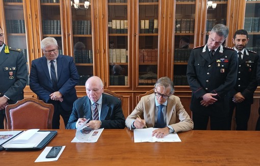 Dall'aumento dei controlli alla sensibilizzazione per prevenire degrado e disagio: sottoscritto il nuovo "Patto di sicurezza" per Albenga